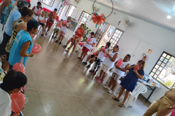 Foto - Comemoração do dia Internacional da mulher! Grupos de atividades motivacionais Rosa Rubra e Vida em forma. e tambem a Terceira Idade