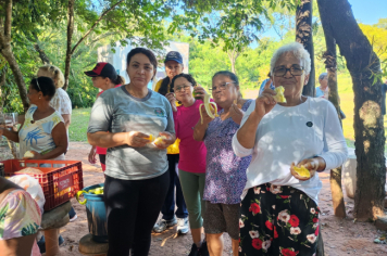 Foto - Caminhada até a Capela no bairro do Mirante com o Grupo de atividades motivacionais Rosa Rubra e Vida em Forma de Nova Columbia ! 