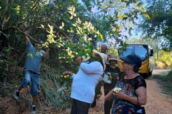 Foto - Caminhada até a Capela no bairro do Mirante com o Grupo de atividades motivacionais Rosa Rubra e Vida em Forma de Nova Columbia ! 