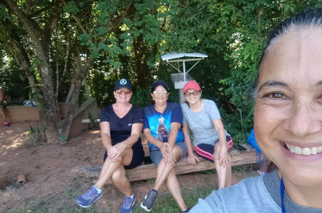 Foto - Caminhada até a Capela no bairro do Mirante com o Grupo de atividades motivacionais Rosa Rubra e Vida em Forma de Nova Columbia ! 