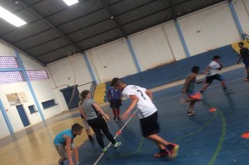 Foto - Treinamento Físico para os Jovens. Professora Gabriela Marana