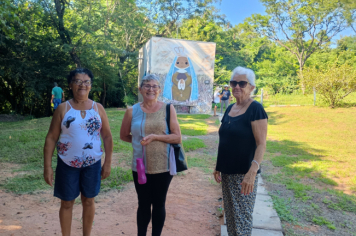 Foto - Caminhada até a Capela no bairro do Mirante com o Grupo de atividades motivacionais Rosa Rubra e Vida em Forma de Nova Columbia ! 