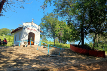 Foto - Caminhada até a Capela no bairro do Mirante com o Grupo de atividades motivacionais Rosa Rubra e Vida em Forma de Nova Columbia ! 
