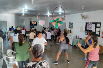 Foto - Comemoração do dia Internacional da mulher! Grupos de atividades motivacionais Rosa Rubra e Vida em forma. e tambem a Terceira Idade