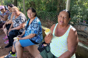 Foto - Caminhada até a Capela no bairro do Mirante com o Grupo de atividades motivacionais Rosa Rubra e Vida em Forma de Nova Columbia ! 