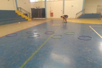 Foto - Treinamento Físico para os Jovens. Professora Gabriela Marana