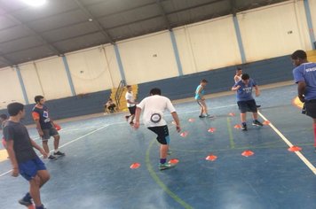 Foto - Treinamento Físico para os Jovens. Professora Gabriela Marana