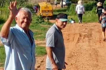 Foto - Caminhada até a Capela no bairro do Mirante com o Grupo de atividades motivacionais Rosa Rubra e Vida em Forma de Nova Columbia ! 