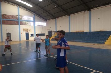 Foto - Treinamento Físico para os Jovens. Professora Gabriela Marana