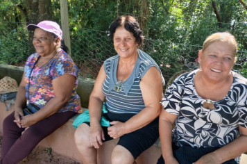 Foto - Caminhada até a Capela no bairro do Mirante com o Grupo de atividades motivacionais Rosa Rubra e Vida em Forma de Nova Columbia ! 