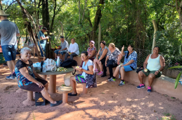 Foto - Caminhada até a Capela no bairro do Mirante com o Grupo de atividades motivacionais Rosa Rubra e Vida em Forma de Nova Columbia ! 