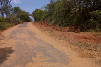 Serviço de limpeza de caixa, e contenção de erosão da estrada ocaucu/Campos novos Paulista projeto melhor caminho.