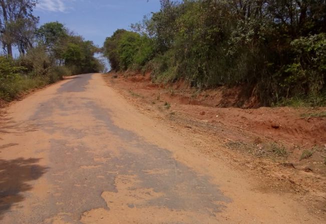 Serviço de limpeza de caixa, e contenção de erosão da estrada ocaucu/Campos novos Paulista projeto melhor caminho.