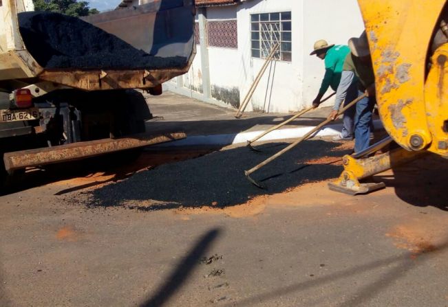 Operação Tapa Buraco em Nova Colombia